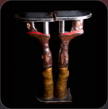 Table-Art LVI, tafel gemaakt van keramiek, oxides en staal